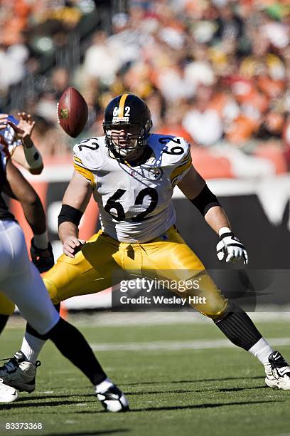 Justin Hartwig of the Pittsburgh Steelers prepares to block after snapping the ball against the Cincinnati Bengals at Paul Brown Stadium on October...