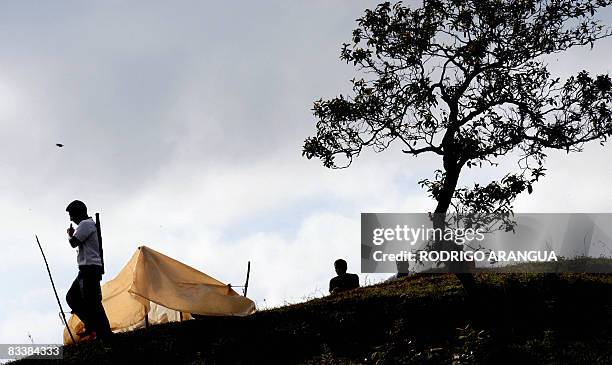 Colombian indigenous people rest on October 22, 2008 in Santander de Quilichao, in Valle del Cauca department, during a stop on their march to...