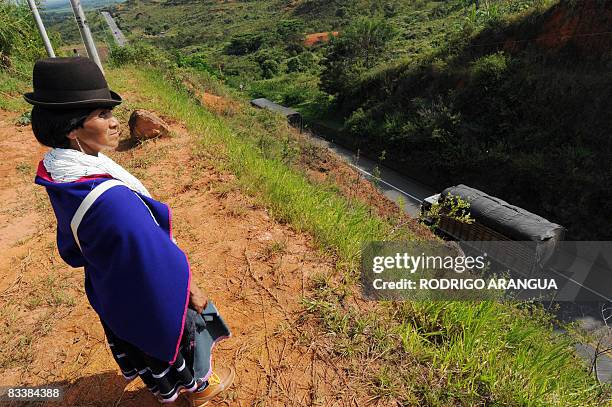 Colombia indigenous woman from the Guambienos etnia looks at the Pan American highway on October 22, 2008 in Santander de Quilichao, in Valle del...