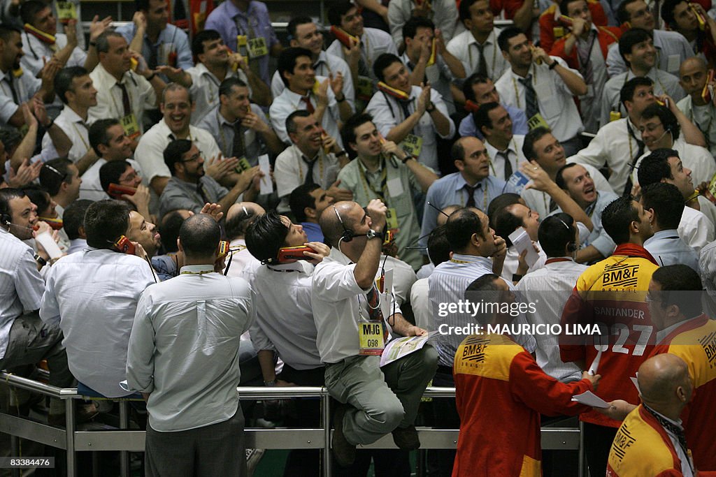 Stock traders cheer with visitors (not p