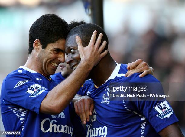 Everton's Ayegbeni Yakubu celebrates scoring the second goal with Mikel Arteta