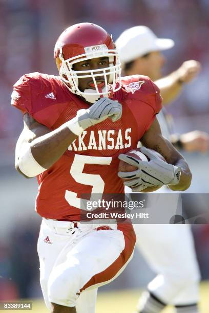 Arkansas Razorback running back Darren McFadden runs with the ball versus South Carolina at Donald W. Reynolds Stadium, Fayetteville, Arkansas, Nov....