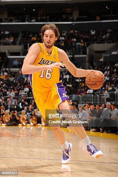 Pau Gasol of the Los Angeles Lakers drives to the basket during a friendly match against Regal FC Barcelona at Staples Center on October 18, 2008 in...
