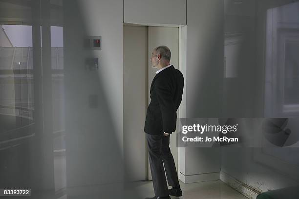 employee adjusting his pants ,hidden camera - nádega imagens e fotografias de stock