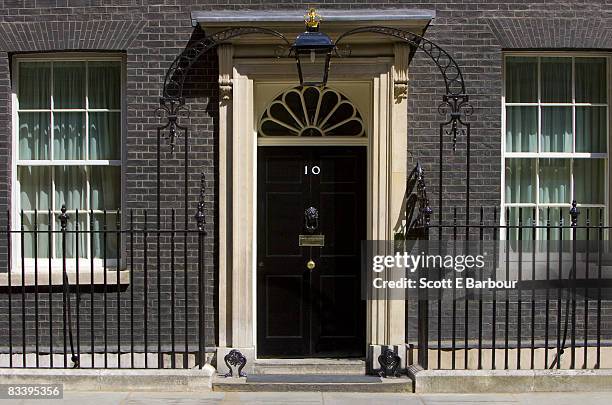 number 10 downing street. - número 10 fotografías e imágenes de stock