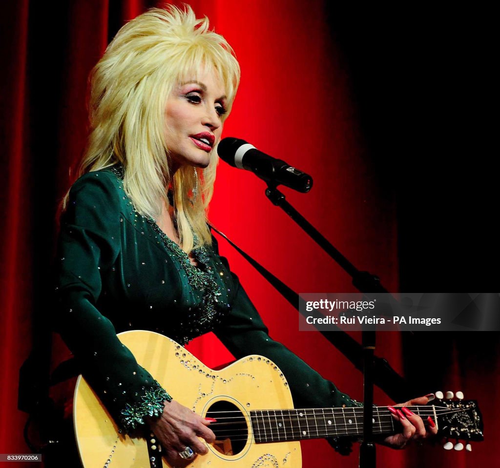 Dolly Parton launches literacy scheme - Rotherham