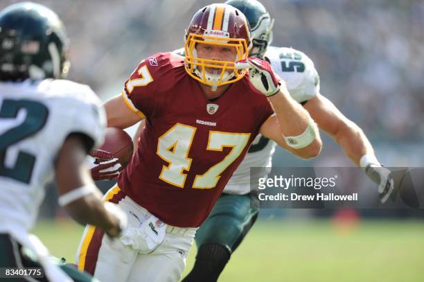 Tight end Chris Cooley of the Washington Redskins runs for a touchdown during the game against the Philadelphia Eagles on October 5, 2008 at Lincoln...