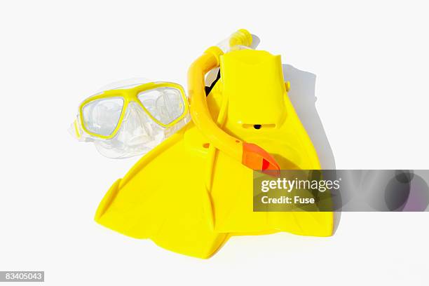 yellow swim fins,  mask and snorkel - snorkel white background stock-fotos und bilder