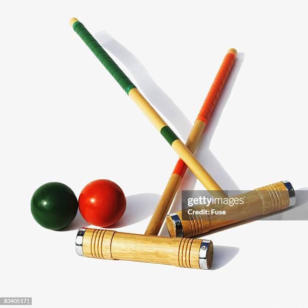 croquet balls and mallets - mallet hand tool foto e immagini stock