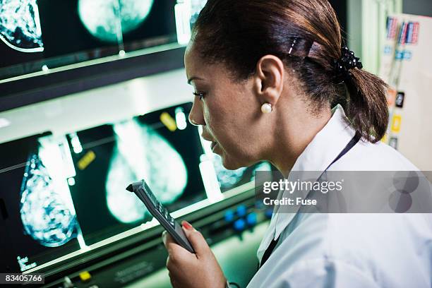 medical researcher using dictaphone - ditafone imagens e fotografias de stock