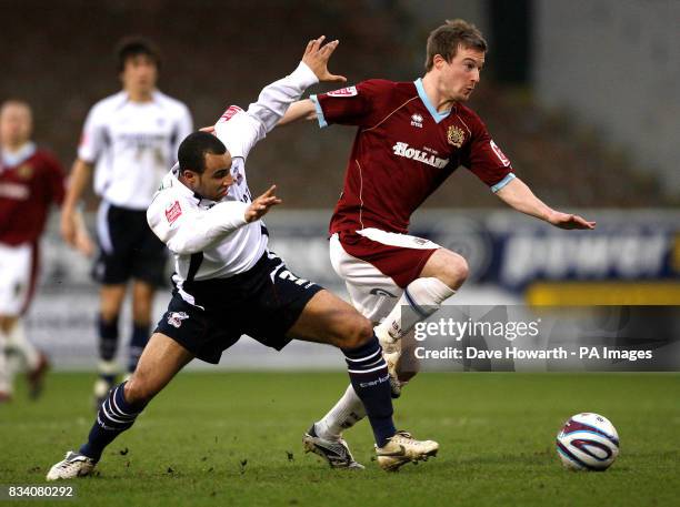 Burnley's Wade Elliott and Scunthorpe United's Marcus Williams during the Coca-Cola Championship match at Turf Moor, Burnley.