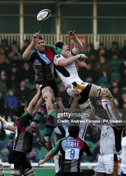 Worcester's Greg Rawlinson and Harlequins' Nicolad Spanghero battle in a line out during the Guinness Premiership match at Twickenham Stoop Stadium,...