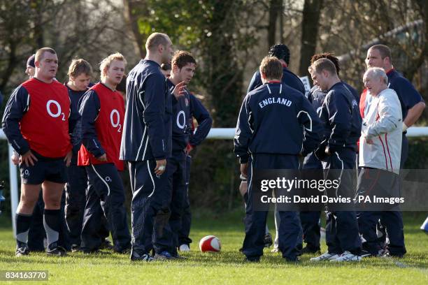 England's Steve Bothwick talks to his team mates as Coach Brian Ashton looks on