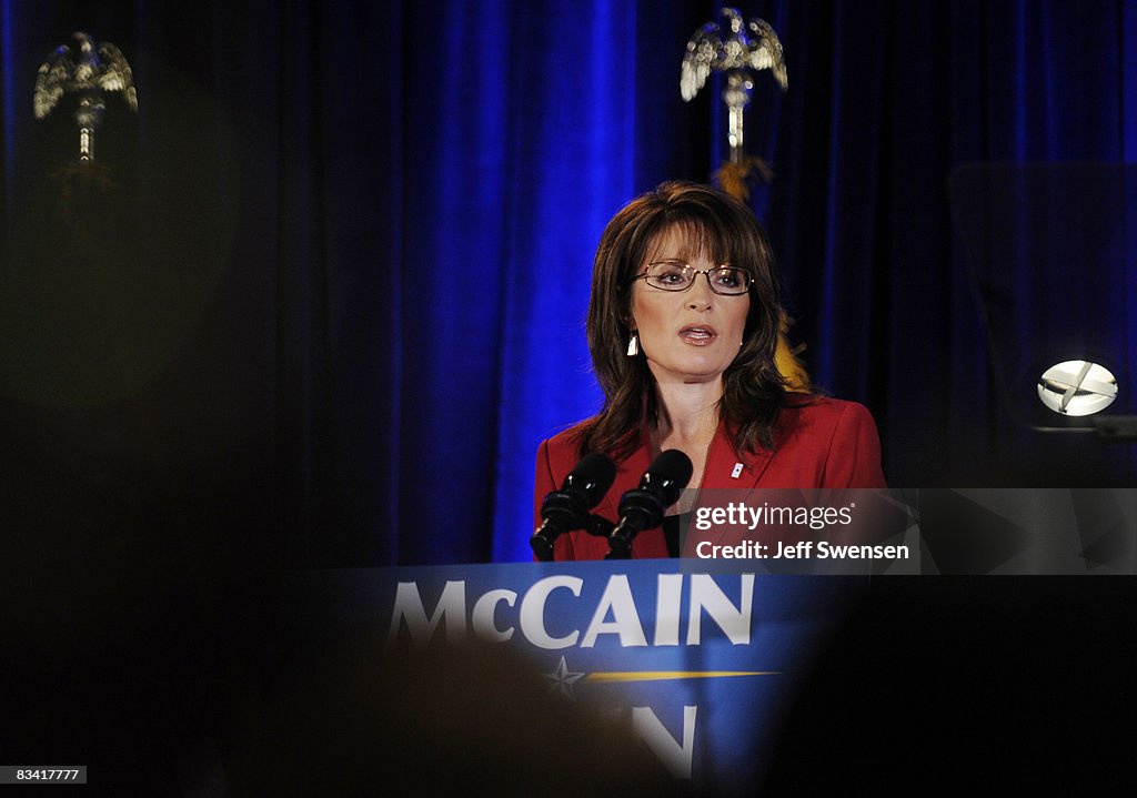 Palin Campaigns In Pittsburgh-Area