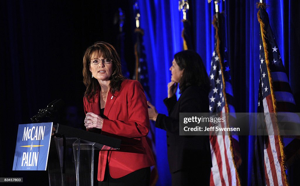 Palin Campaigns In Pittsburgh-Area