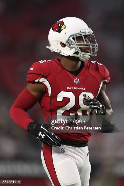 Cornerback Justin Bethel of the Arizona Cardinals warms up before the NFL game against the Oakland Raiders at the University of Phoenix Stadium on...