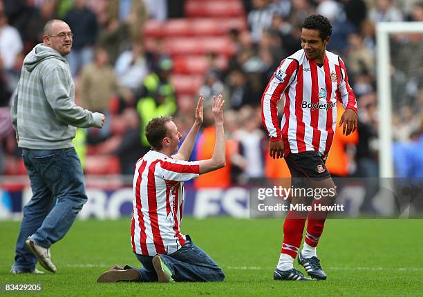 Sunderland fan sinks to his knees in front of goalscorer Kieran Richardson of Sunderland at the end of the Barclays Premier League match between...