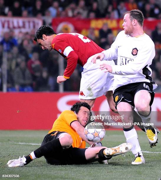 Roma's goalkeeper Alexander Doni drops the ball allowing Manchester United's Wayne Rooney to score during the Champions League Quarter Final First...