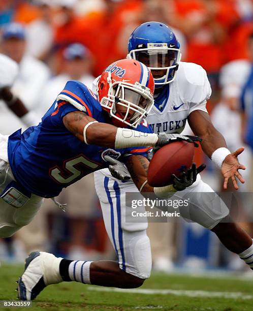 Defensive back Joe Haden of the Florida Gators steps in front of a Kentucky Wildcats receiver during the game at Ben Hill Griffin Stadium at Florida...