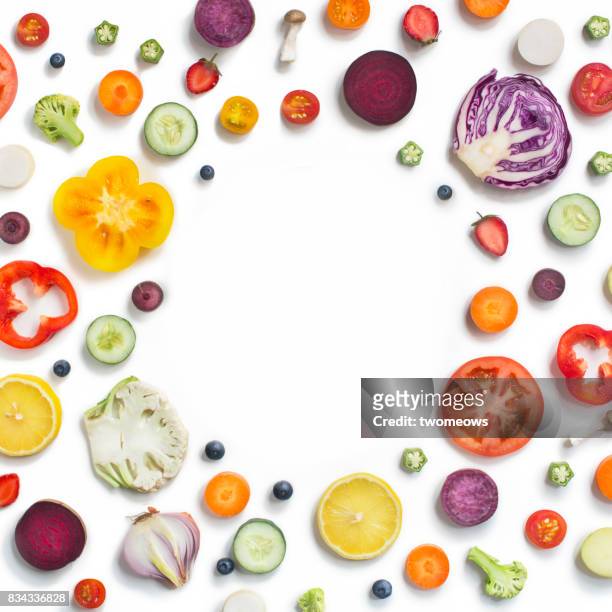 various sliced fruits and vegetables on white background. - 構圖 個照片及圖片檔