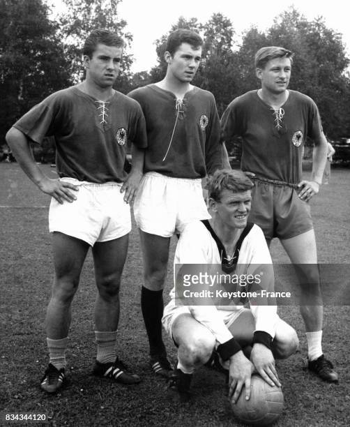 Des joueurs de l'équipe d'Allemagne avec de gauche à droite, Bernd Patzke, Franz Beckenbauer, Friedel Lutz et le gardien de but Sepp Maier, au...