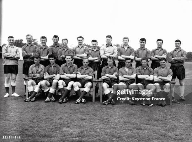 Sélection de l'équipe d'Angleterre pour la Coupe du monde 1958 avec de gauche à droite, debout, Eddie Hopkinson, gardien de but, Don Howe, Ronnie...