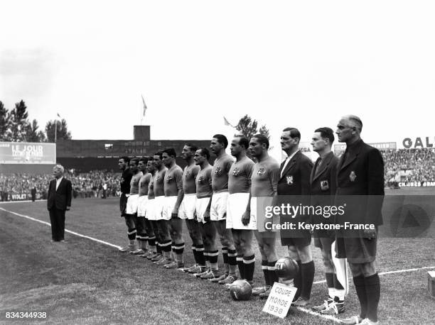 Equipe d'Italie pendant l'hymne national, en France en juin 1938.