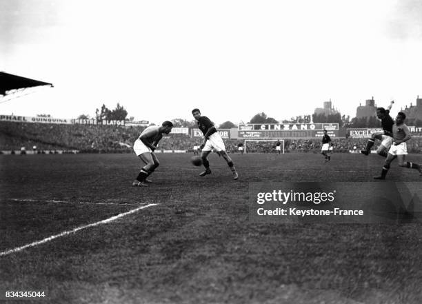 Finale de la coupe du monde opposant l'Italie à la Hogrie, une phase du match au stade de Colombes, France le 19 juin 1938.