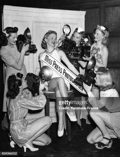 Miss Wilmar Kaspar, une jeune fille de Philadelphie, a été élue 'Reine' des photographes reporters américains, aux Etats-Unis le 5 mars 1940.