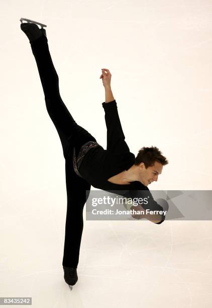 Shawn Sawyer of Canada skates the men's free skate program during the day 2 of 2008 Skate America at the Comcast Arena on October 25, 2008 in...