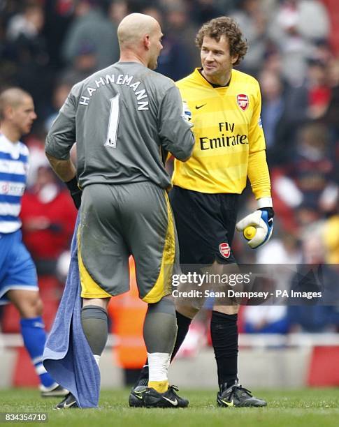 Arsenal goalkeeper Jens Lehmann and Reading goalkeeper Marcus Hahnemann shake hands