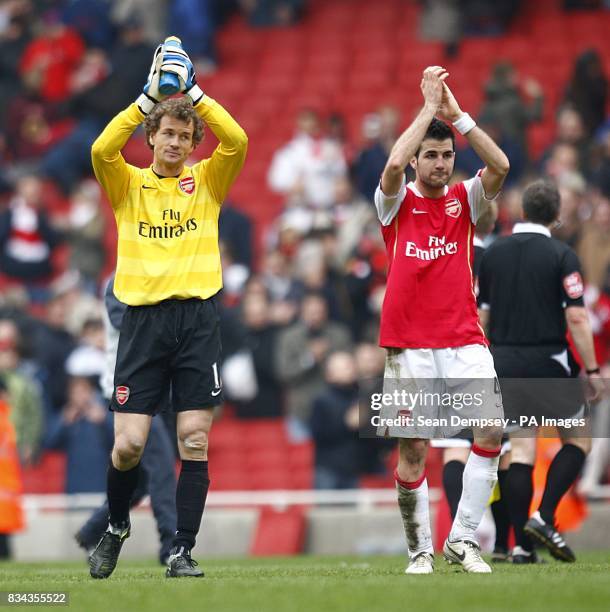 Arsenal goalkeeper Jens Lehmann and team mate Francesc Fabregas 9r) applaud the fans after the final whistle