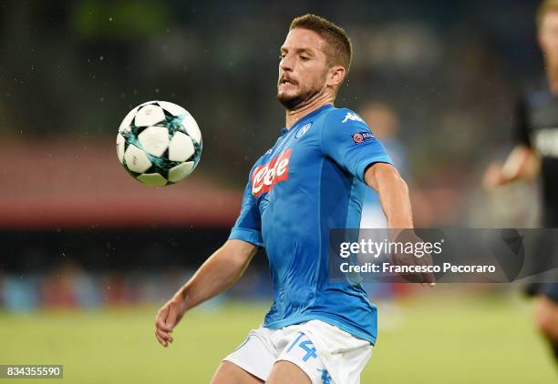 Dries Mertens of SSC Napoli in action during the UEFA Champions League Qualifying Play-Offs Round First Leg match between SSC Napoli and OGC Nice at...