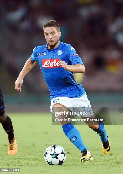 Dries Mertens of SSC Napoli in action during the UEFA Champions League Qualifying Play-Offs Round First Leg match between SSC Napoli and OGC Nice at...