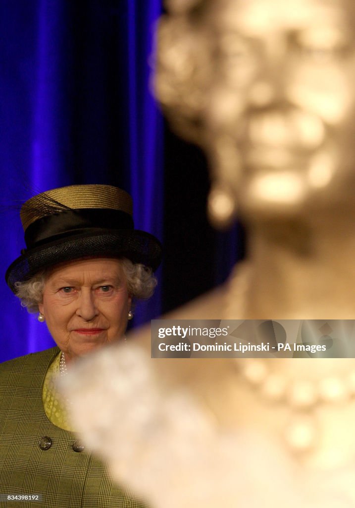 Queen visits Scout Association Activity Centre