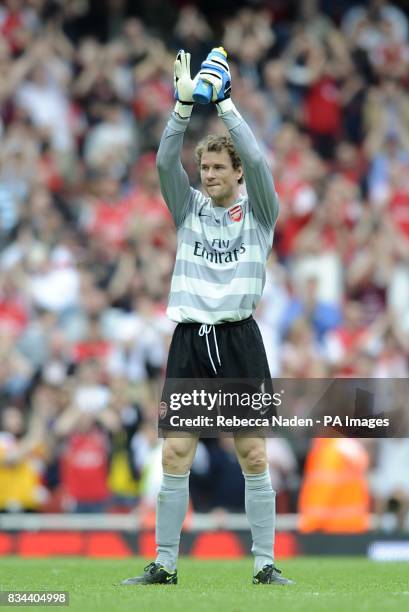 Arsenal goalkeeper Jens Lehmann says goodbye to the Arsenal fans after his last match at the Emirates Stadium