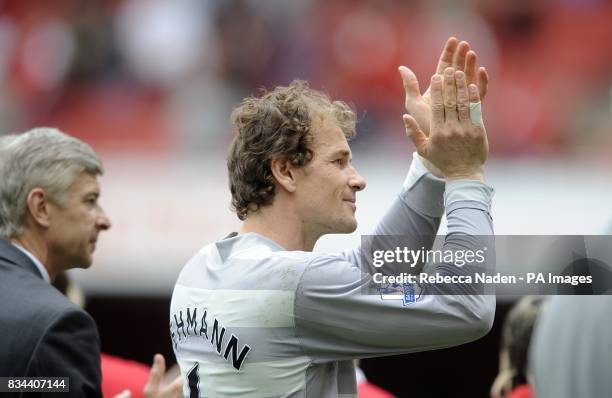 Arsenal goalkeeper Jens Lehmann applauds the fans during the lap of honour