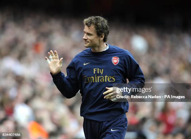 Arsenal goalkeeper Jens Lehmann acknowledges the crowd as he warms up on the touchline