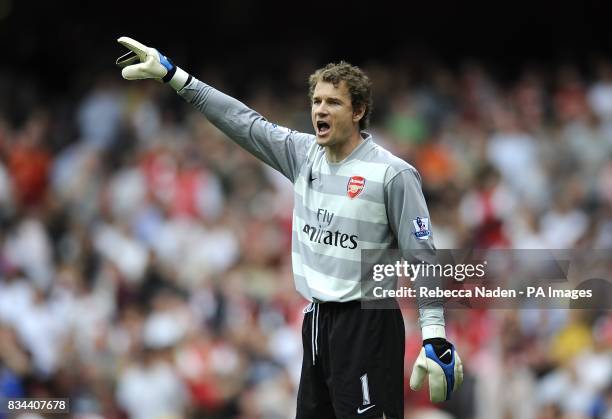 Arsenal goalkeeper Jens Lehmann shouts orders to his players