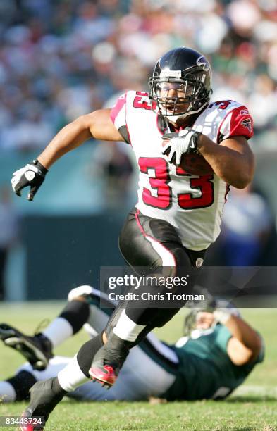 Michael Turner of the Atlanta Falcons rushes with ball against the Philadelphia Eagles on October 26, 2008 at Lincoln Financial Field in...