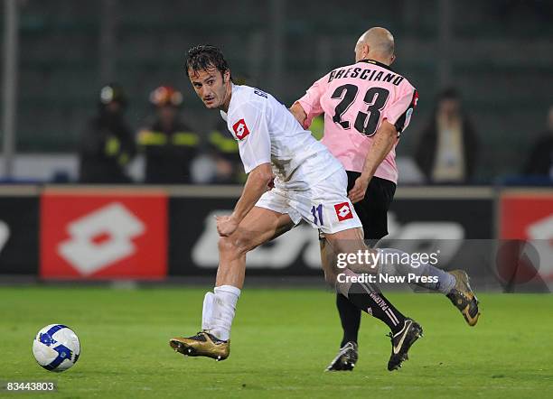 Mark Bresciano of Palermo and Alberto Gilardino of Fiorentina in action during the Serie A match between Palermo and Fiorentina at the Stadio Barbera...