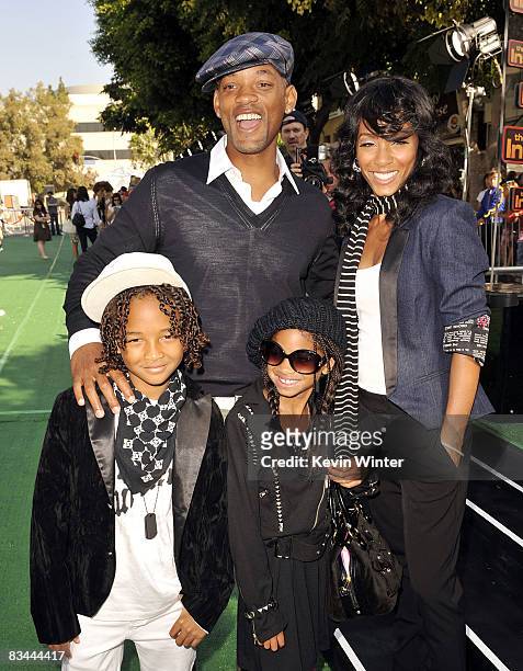 Actors Will Smith, Jada Pinkett Smith and their children Jaden and Willow arrive at the premiere of DreamWorks' "Madagascar: Escape 2 Africa" at the...