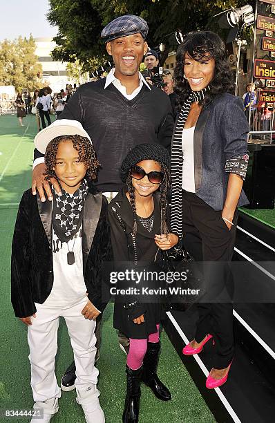 Actors Will Smith, Jada Pinkett Smith and their children Jaden and Willow arrive at the premiere of DreamWorks' "Madagascar: Escape 2 Africa" at the...