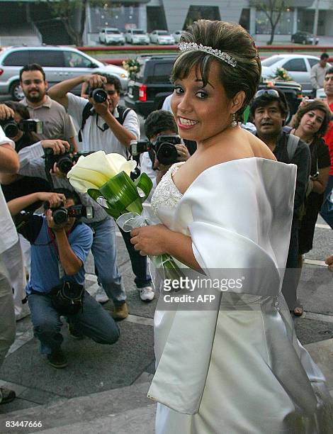 Claudia Solis, the bride of Mexican Manuel Uribe, the world's fattest man in the 2007 Guinness Book of Records, poses just before their wedding, on...