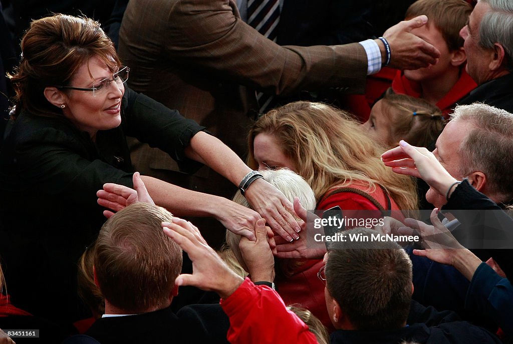 Palin Leads Campaign Rally In Virginia