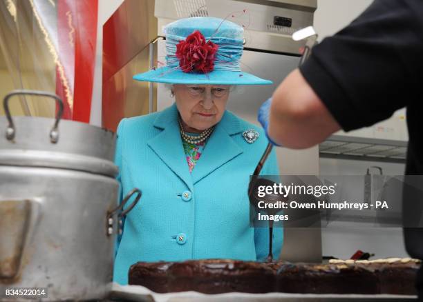 Uez Elizabeth 510 Queen Elizabeth Ii Cake Stock Photos, High-Res Pictures, and Images ...