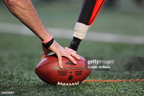 First Down Chain 1,182 Down Sizing Stock Photos, High-Res Pictures, and Images - Getty ...