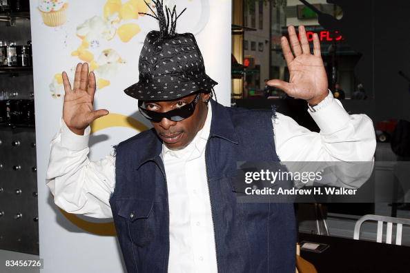 Coolio Promotes Oxygen's "Coolio's Rules" At The NBC Experience Store Coolio Promotes Oxygen's "Coolio's Rules" At The NBC Experience Store