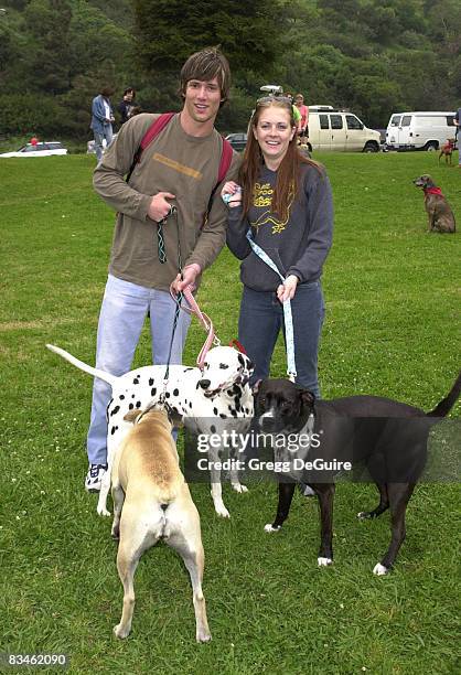 Melissa Joan Hart & Bryan Kirkwood w/dogs Halle, Pele, & Bella