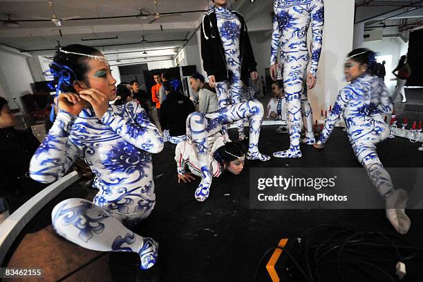 Condortionists International Contortionists Photos and Premium High Res Pictures ...